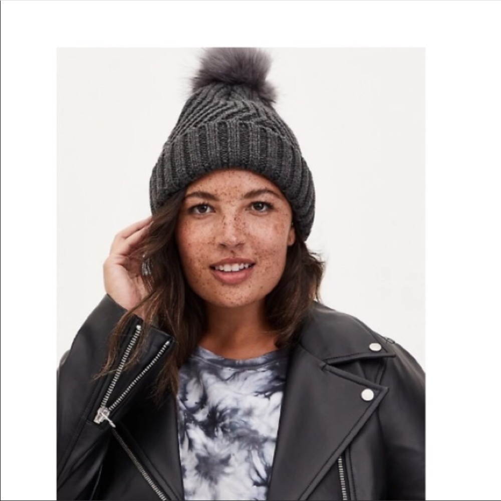 Nwt Torrid Grey Rib PomPom Beanie - Picture 2 of 4